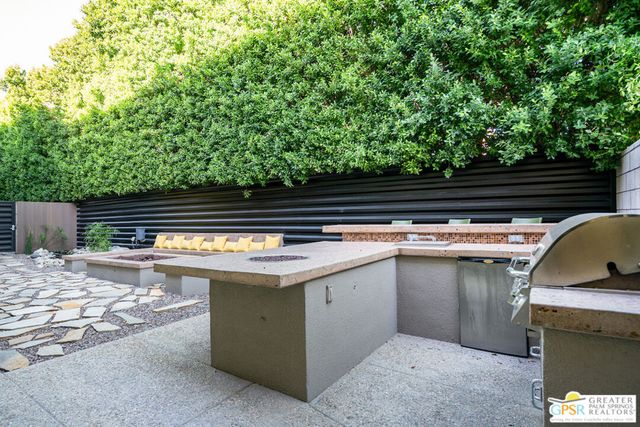 588 E San Lorenzo Road 201, Palm Springs, CA 92264