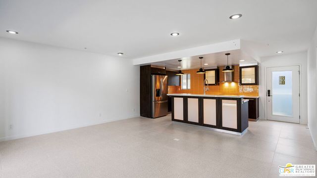 588 E San Lorenzo Road 201, Palm Springs, CA 92264