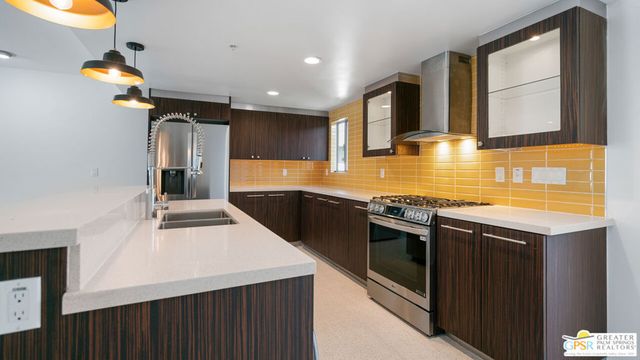 588 E San Lorenzo Road 201, Palm Springs, CA 92264