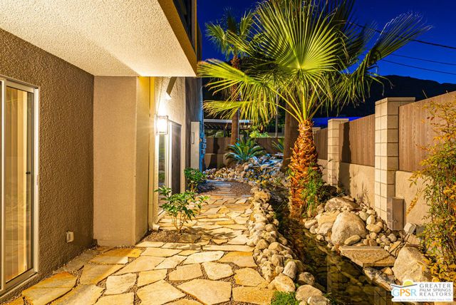 588 E San Lorenzo Road 201, Palm Springs, CA 92264