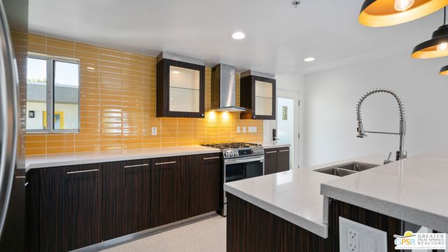 588 E San Lorenzo Road 201, Palm Springs, CA 92264