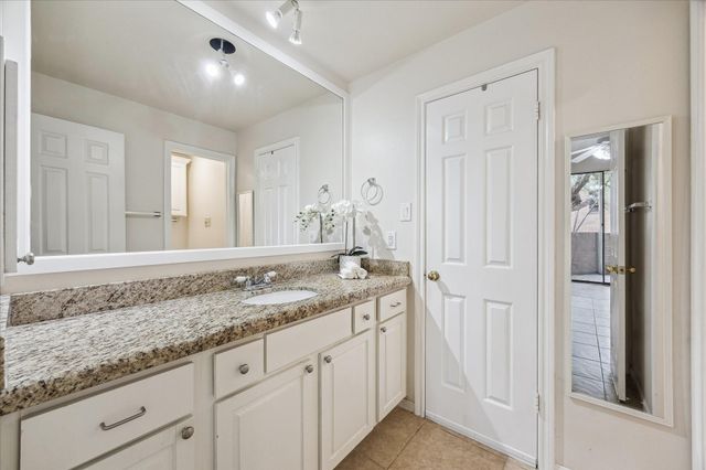 5220 Weslayan Street 109, Houston, TX 77005