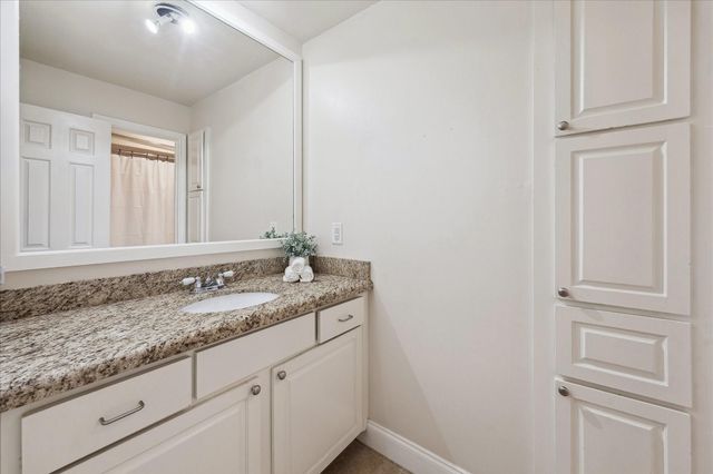 5220 Weslayan Street 109, Houston, TX 77005