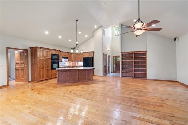 16 Judah Street, Eureka Springs, AR 72632