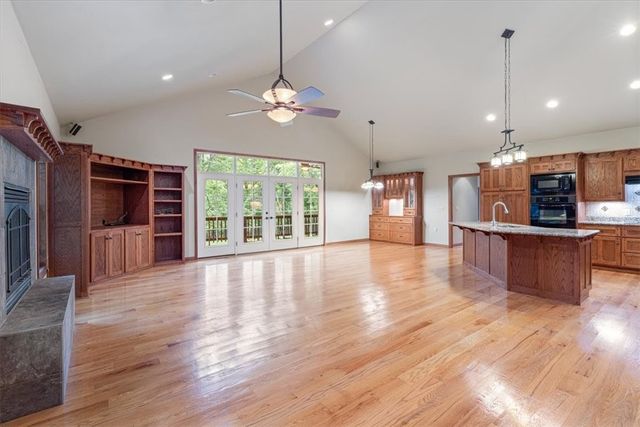 16 Judah Street, Eureka Springs, AR 72632