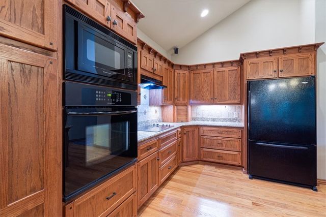 16 Judah Street, Eureka Springs, AR 72632