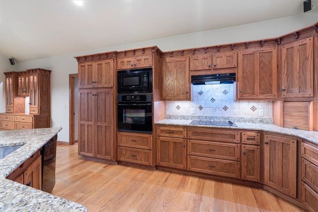 16 Judah Street, Eureka Springs, AR 72632