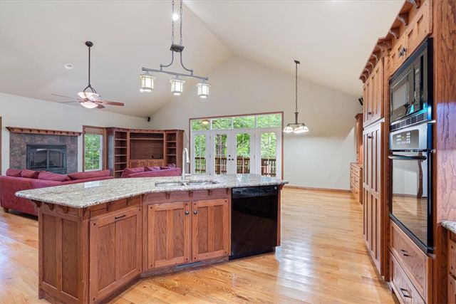 16 Judah Street, Eureka Springs, AR 72632