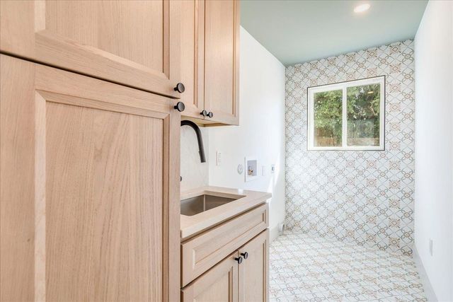 12100 Mustang Chase, Austin, TX 78727
