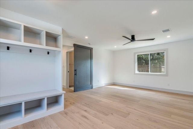 12100 Mustang Chase, Austin, TX 78727