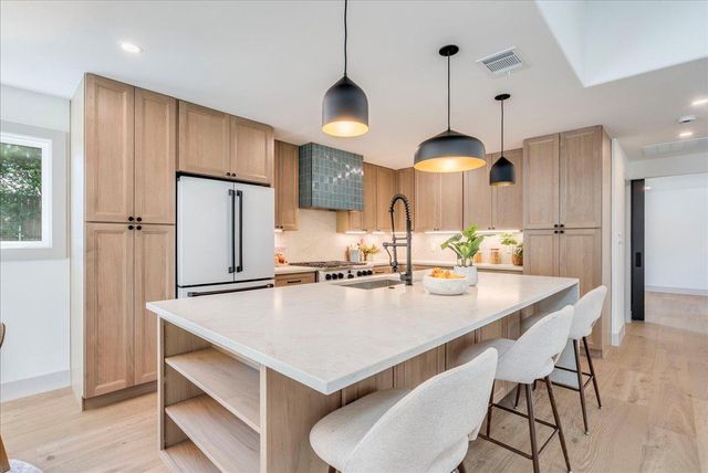 12100 Mustang Chase, Austin, TX 78727