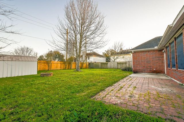 212 Rolling Springs Lane, Dickinson, TX 77539