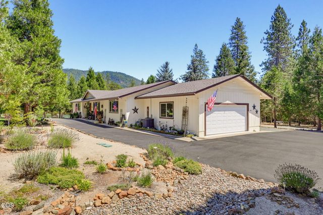 455 Eric Way, Grants Pass, OR 97526