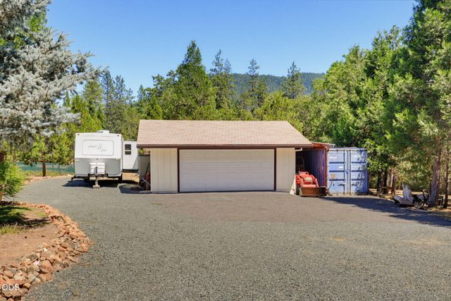455 Eric Way, Grants Pass, OR 97526