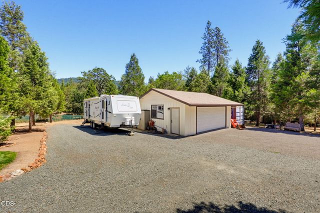 455 Eric Way, Grants Pass, OR 97526
