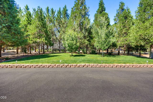 455 Eric Way, Grants Pass, OR 97526