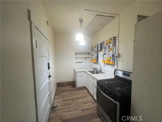 745 Stanford Avenue, Los Angeles, CA 90021