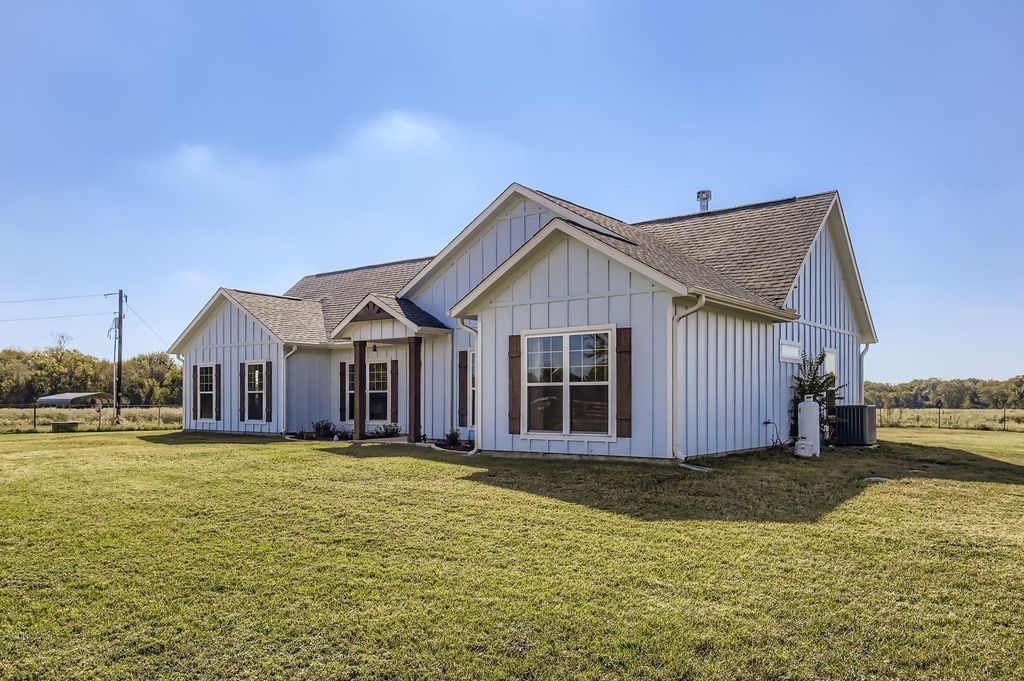 32123 Howell Road, Waller, TX 77484