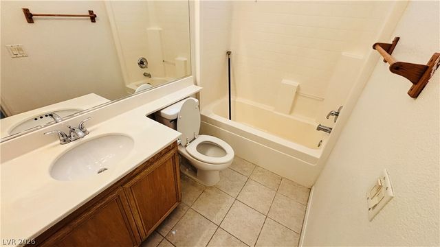 8121 Azure Falls Court, Las Vegas, NV 89117