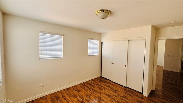 8121 Azure Falls Court, Las Vegas, NV 89117