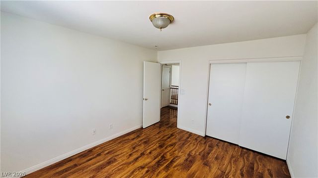 8121 Azure Falls Court, Las Vegas, NV 89117