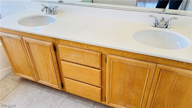 8121 Azure Falls Court, Las Vegas, NV 89117