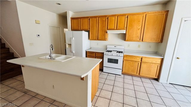 8121 Azure Falls Court, Las Vegas, NV 89117