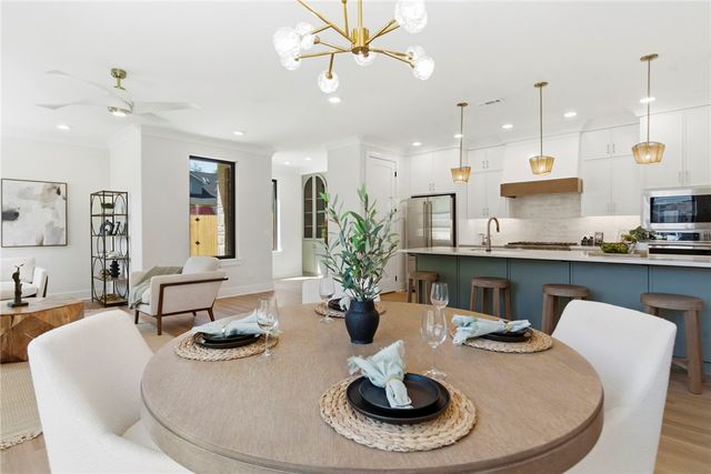 207 NE H Street, Bentonville, AR 72712
