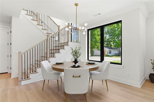 207 NE H Street, Bentonville, AR 72712