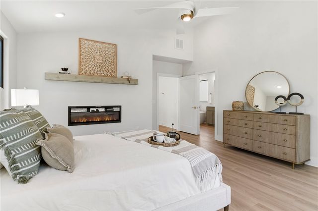 207 NE H Street, Bentonville, AR 72712