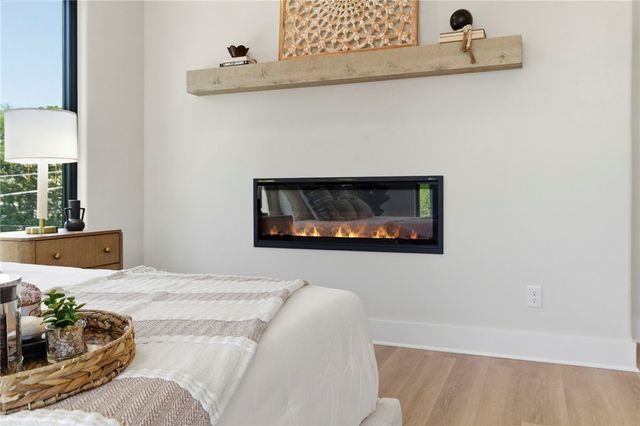 207 NE H Street, Bentonville, AR 72712