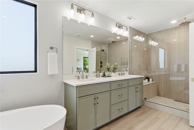 207 NE H Street, Bentonville, AR 72712