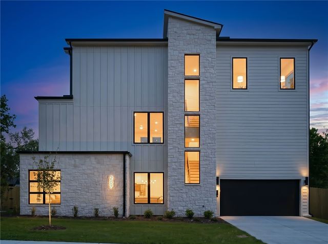 207 NE H Street, Bentonville, AR 72712