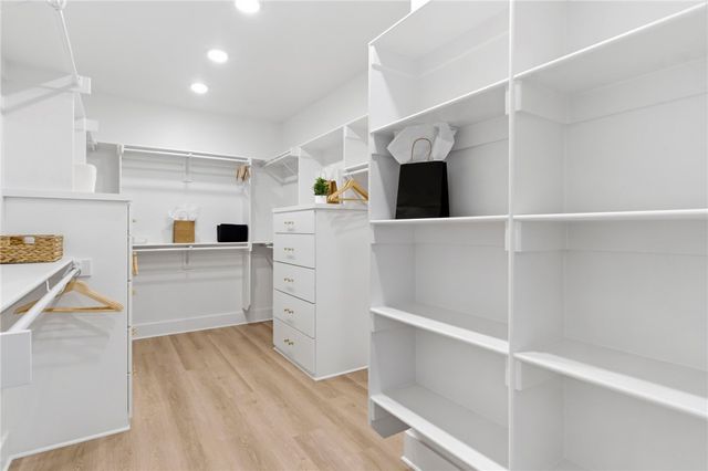 207 NE H Street, Bentonville, AR 72712