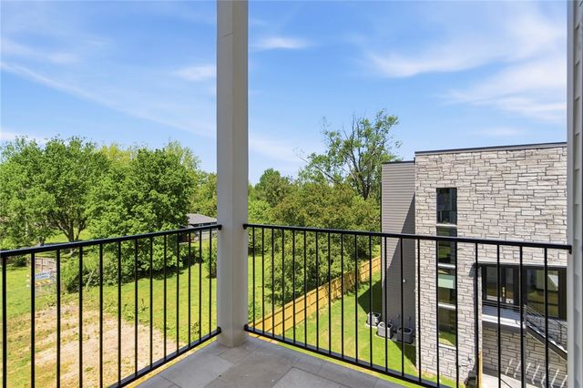 207 NE H Street, Bentonville, AR 72712