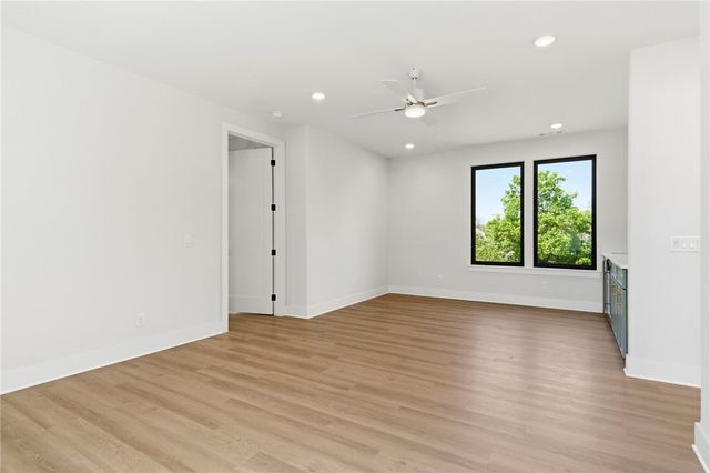 207 NE H Street, Bentonville, AR 72712