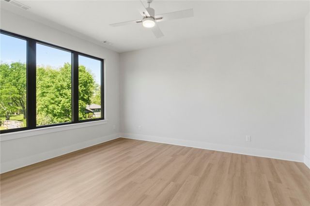 207 NE H Street, Bentonville, AR 72712