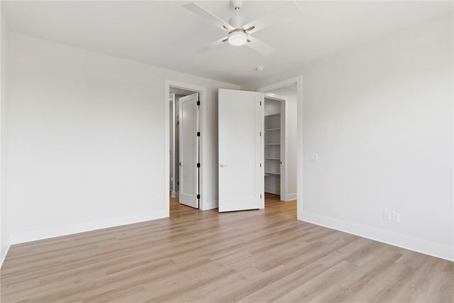 207 NE H Street, Bentonville, AR 72712
