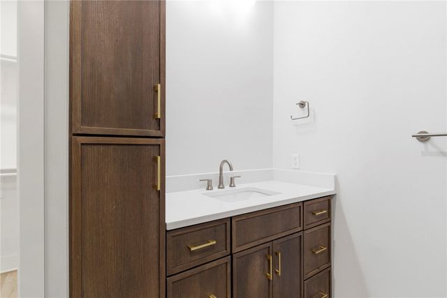 207 NE H Street, Bentonville, AR 72712