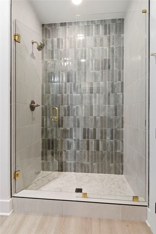 207 NE H Street, Bentonville, AR 72712