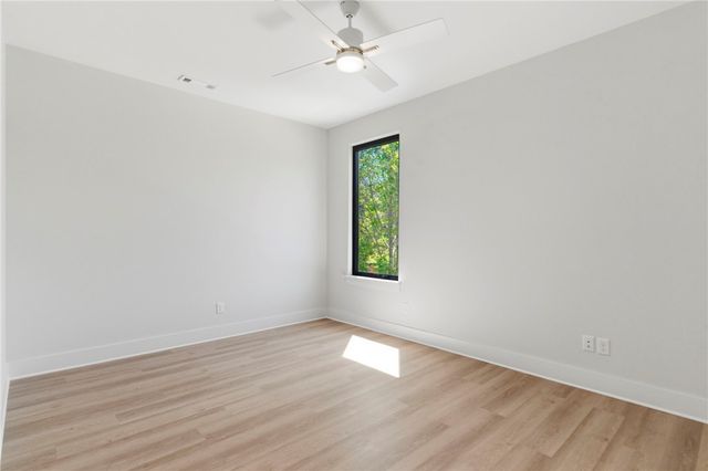 207 NE H Street, Bentonville, AR 72712