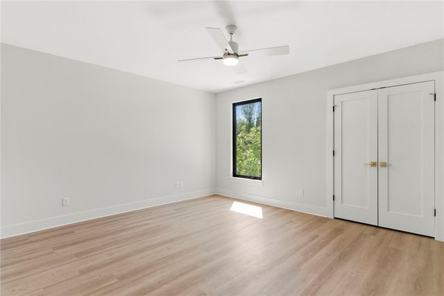 207 NE H Street, Bentonville, AR 72712