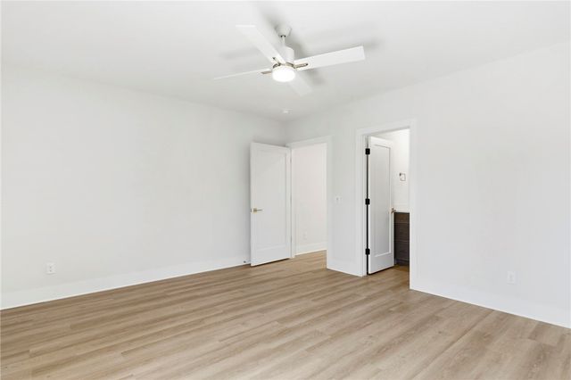 207 NE H Street, Bentonville, AR 72712