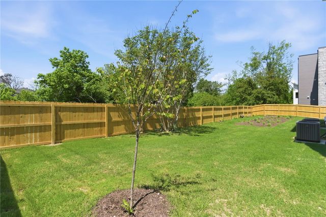 207 NE H Street, Bentonville, AR 72712