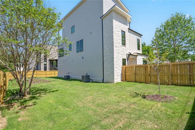 207 NE H Street, Bentonville, AR 72712