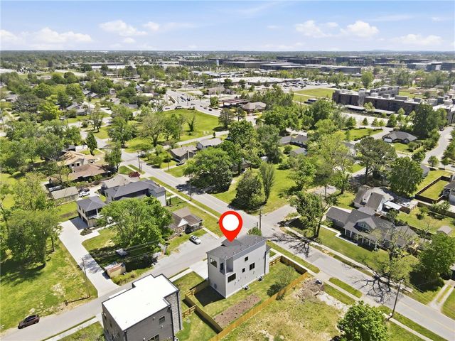 207 NE H Street, Bentonville, AR 72712