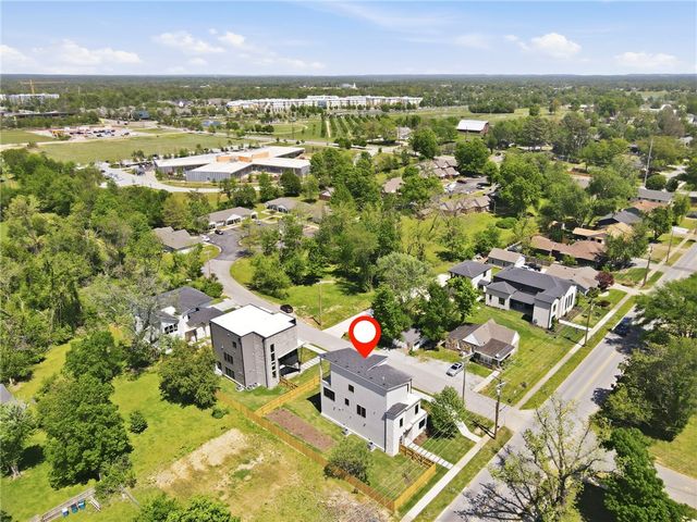 207 NE H Street, Bentonville, AR 72712