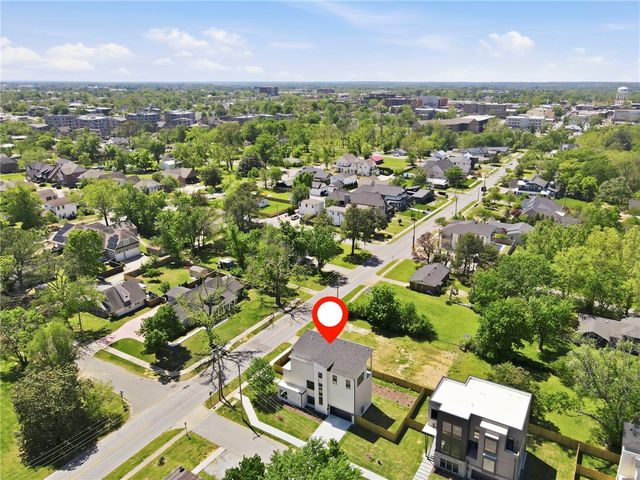 207 NE H Street, Bentonville, AR 72712