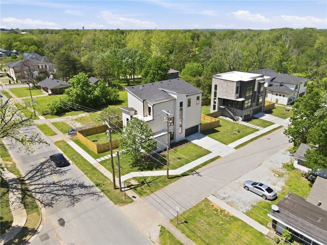 207 NE H Street, Bentonville, AR 72712