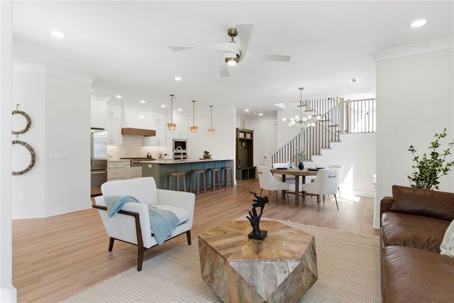 207 NE H Street, Bentonville, AR 72712